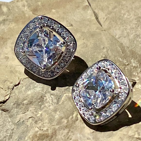 1.6 cm Cubic Zirconia Stud Earrings - Picture 6 of 10